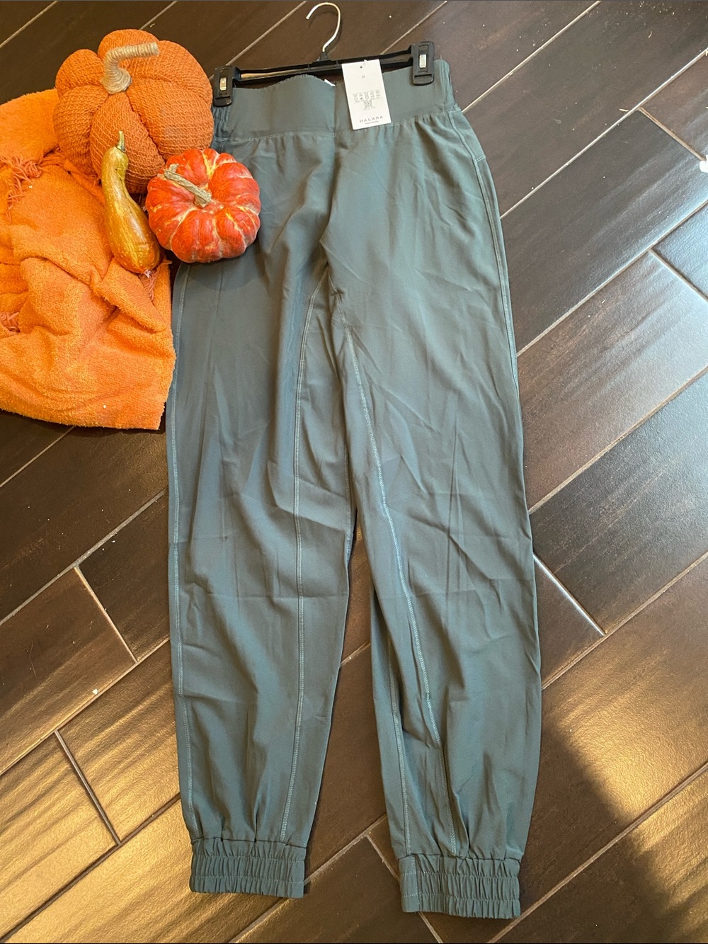 HALARA Olive Jogger Pants with Elastic Cuffs size medium NWT